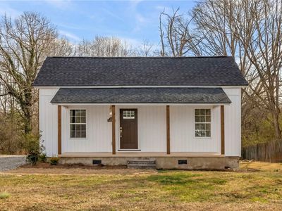 110 North St, Central, SC, 29630