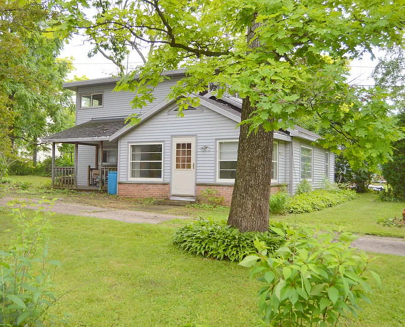 W882 White Oak Dr photo 1