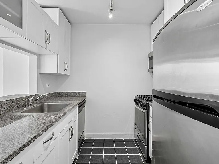 360 W 43rd St #N8H — Photo 8