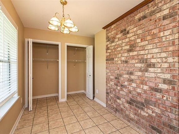 4th image of 318 Somerset St