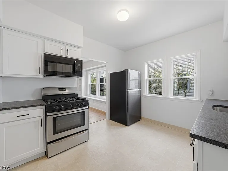 2058 Wascana Ave — Photo 8