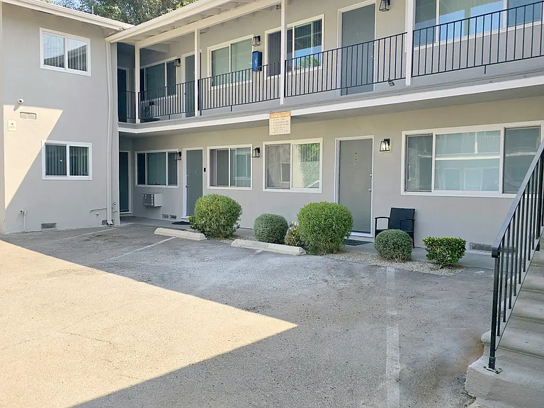 14707-14715 Magnolia Blvd #8 — Photo 11