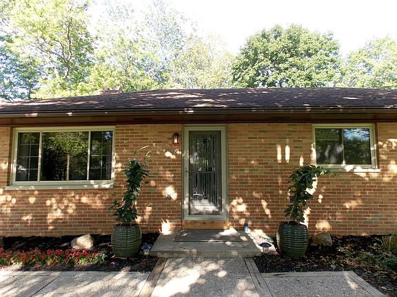 3rd image of 1112 Beechview Dr S