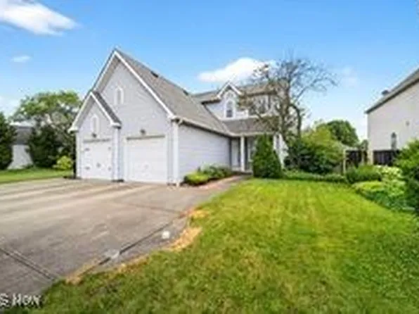 9604 Grist Mill Run, Olmsted Falls, OH 44138