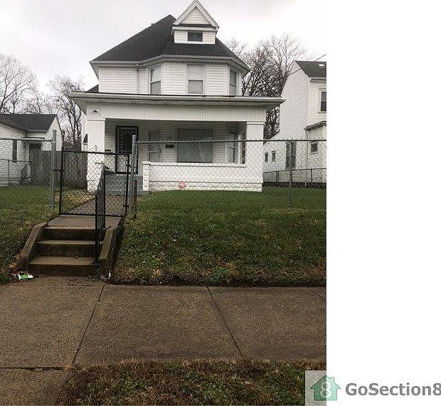 2nd image of 1445 Beech St #1