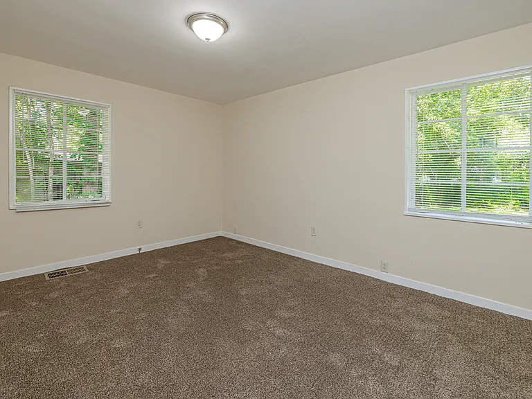 3173 Oak Forest Dr — Photo 4