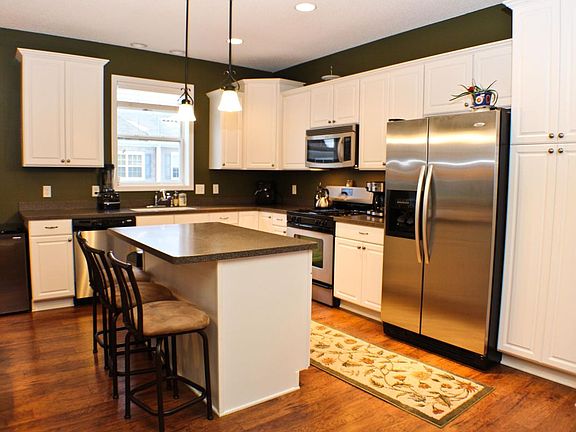 Kitchen with island - hardwood floors