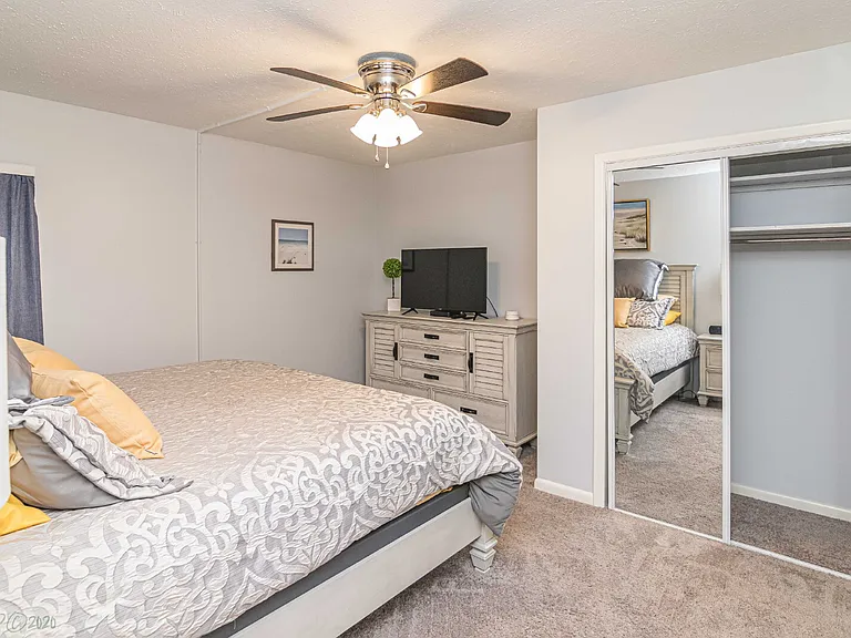 101 E Lockhaven Dr #C — Photo 29