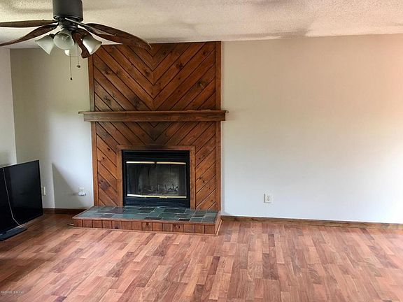5th image of 22 Country Acres Dr