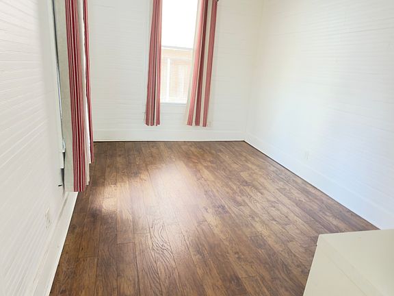 5th image of 900 Sabine St Unit 1