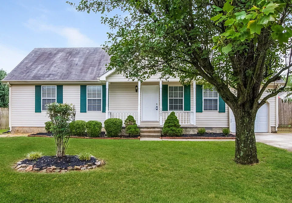 1207 Woods Edge Dr