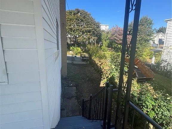 3rd image of 325 Morgan Ave