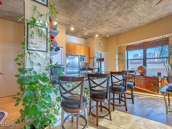 3rd image of 1122 W Catalpa Ave APT 704