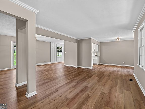4th image of 5038 Wingate Dr