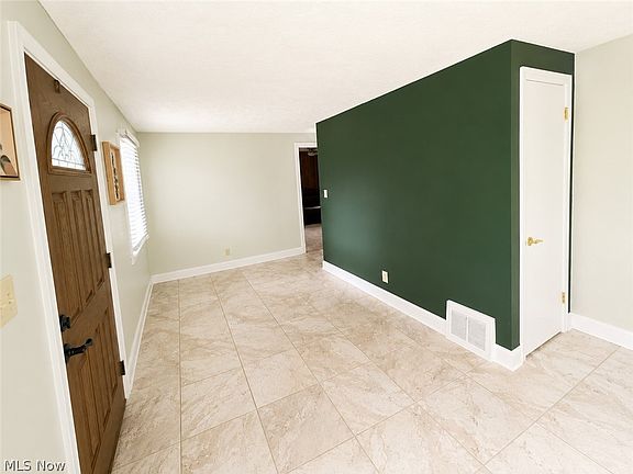 5th image of 184 Ambrose Ave NW