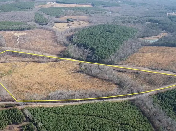 1 Community House Rd, Kents Store, VA 23084