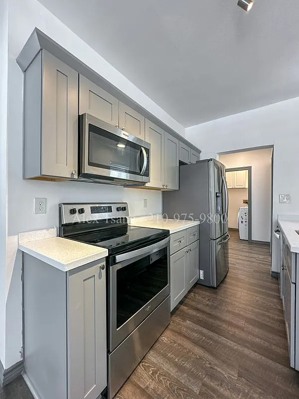 Building Photo - 802 Montana St #2