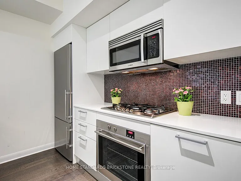 375 King St W #506 — Photo 12