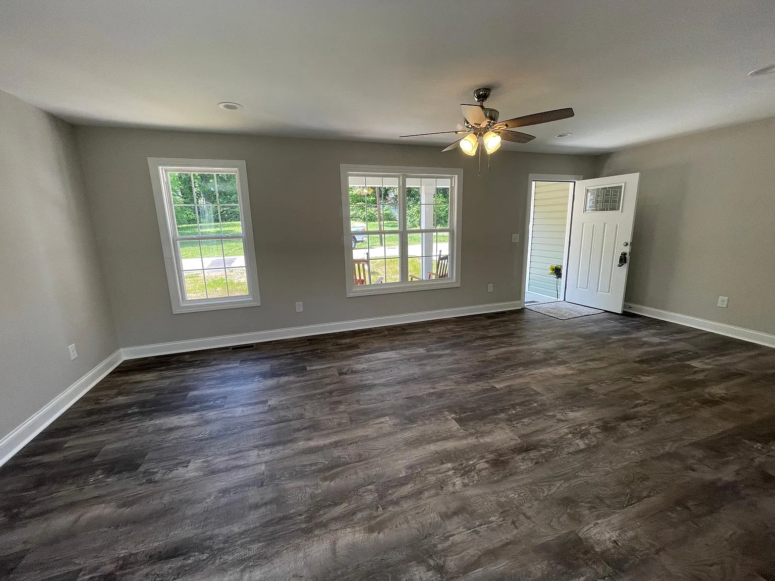 3 bed, 1256 sqft, $1,725 — Photo 2