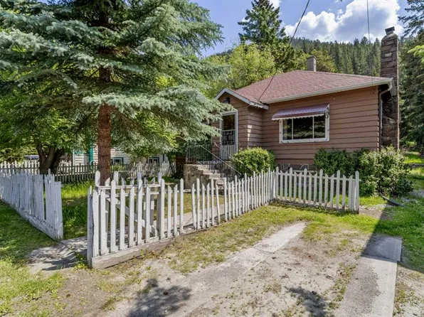 404 NW Otter St, Banff, AB T1L 1H1