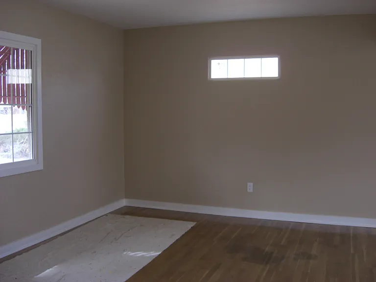 906 Madeira Dr SE — Photo 4