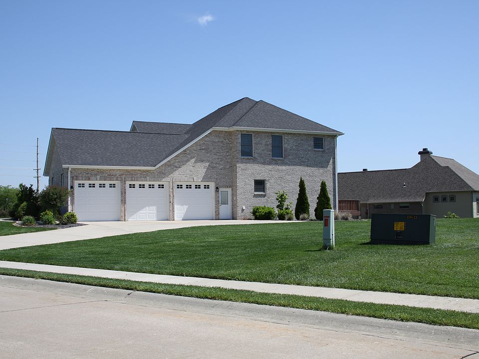 2nd image of 1690 Lancaster Dr