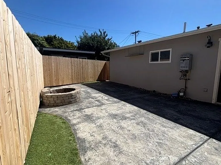 1201 Russ Ct — Photo 12