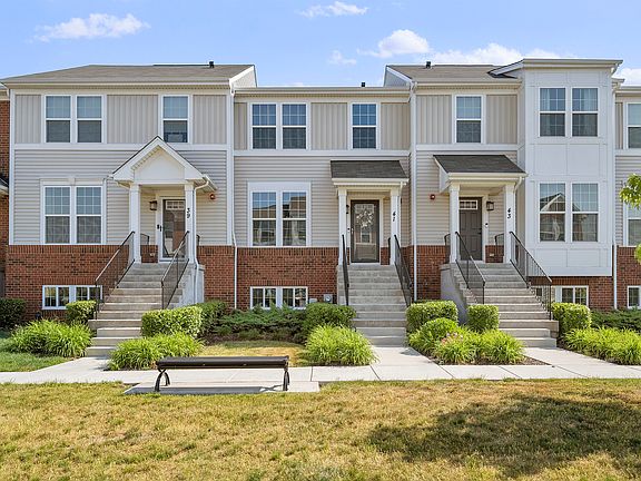 3rd image of 41 Nicholas Dr E