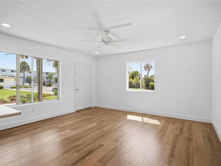 765 John Ringling Blvd #1 — Photo 7