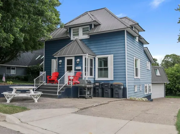 211 Wells St, South Haven, MI 49090