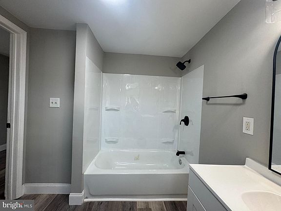 2nd image of 242 N Broadway #C