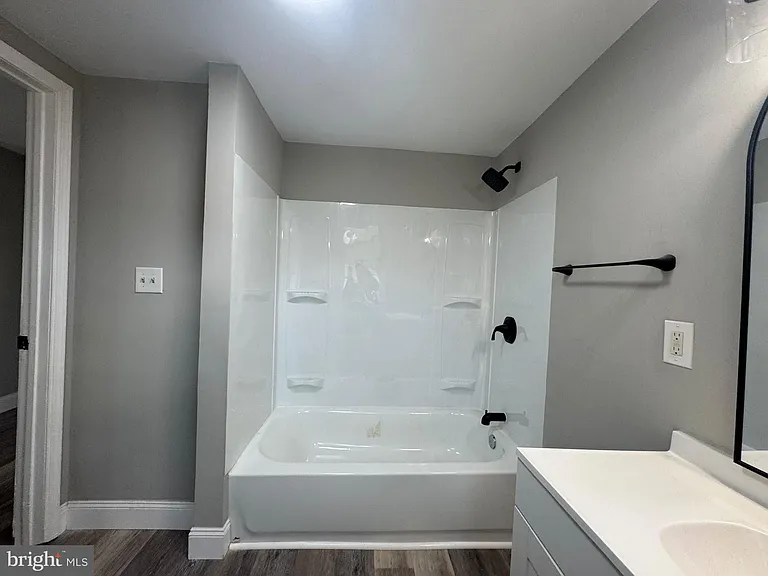 242 N Broadway #C — Photo 2