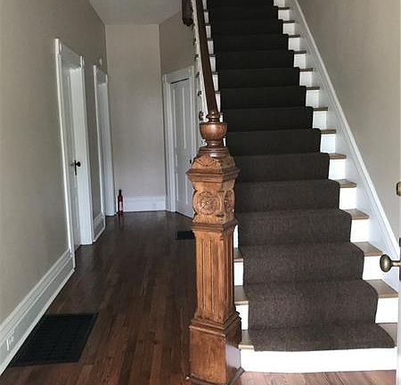 3rd image of 302 W Lincoln Ave
