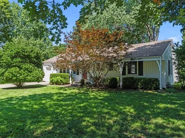 7115 Marty St, Overland Park, KS 66204