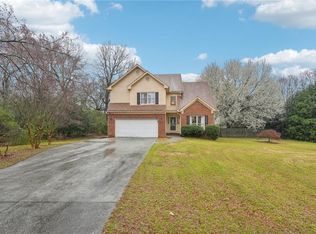 381 Gates Mill Dr, Lawrenceville, GA 30045