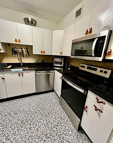 900 Bay Dr Photo 1