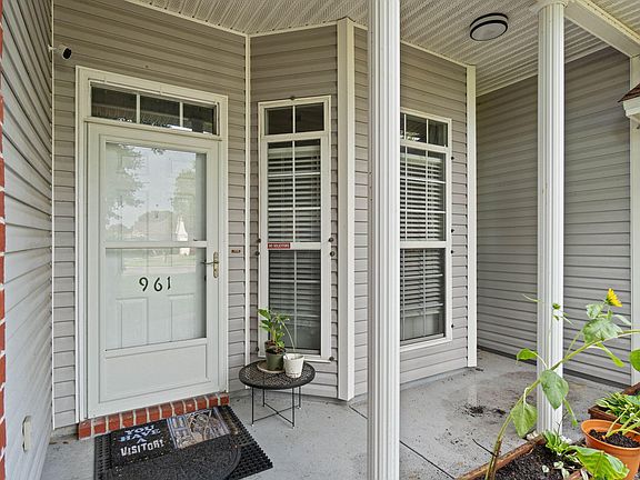 3rd image of 961 Claeven Cir