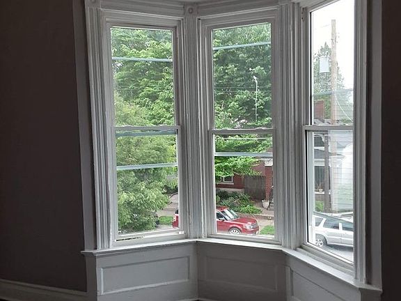 3rd image of 709 E Saint Catherine St #3