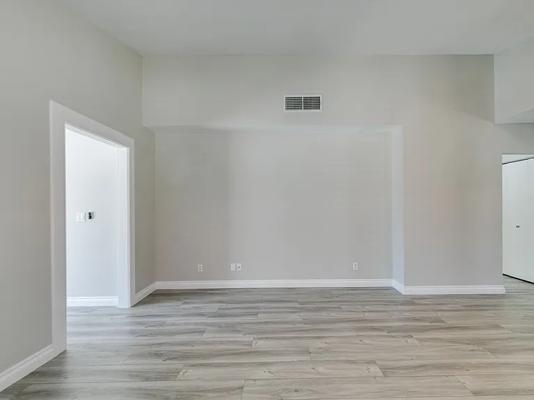 8292 Palmada Dr — Photo 15