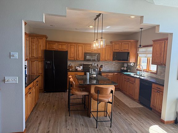 4th image of 599 Hope St