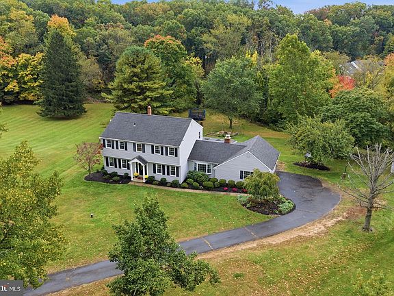 2nd image of 2618 Springhill Cir