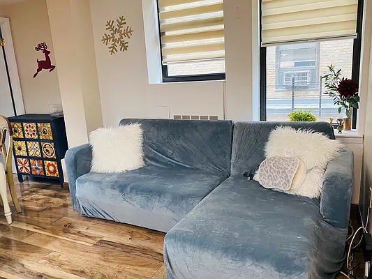 Rented by Manhattan Management Group | media 22