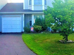 3405 York Ln, Island Lake, IL 60042