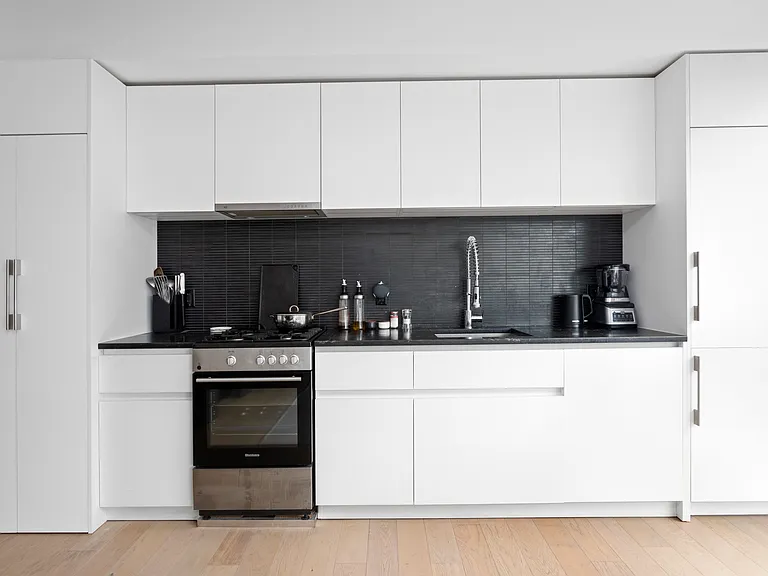 305 Union Ave #5B — Photo 4