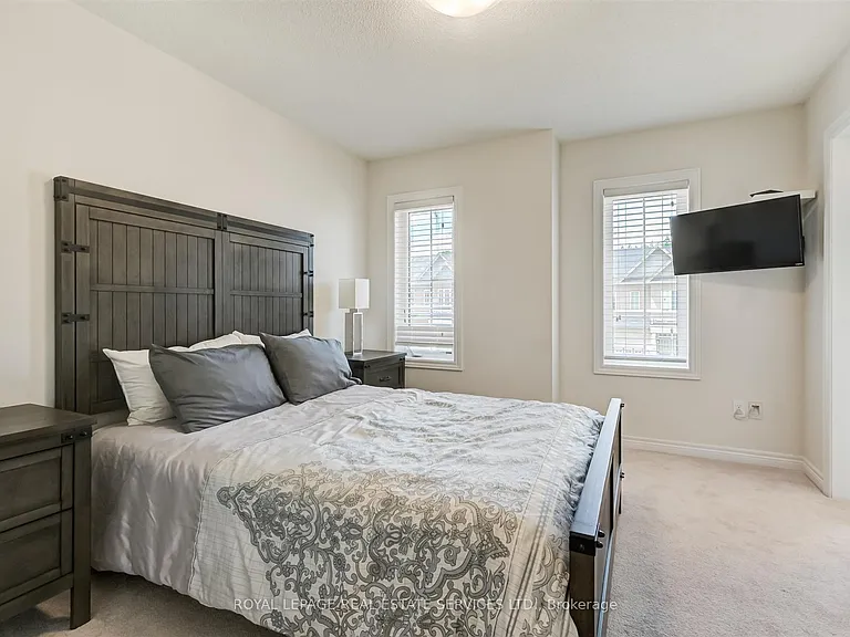 27 Erinview Ter — Photo 17