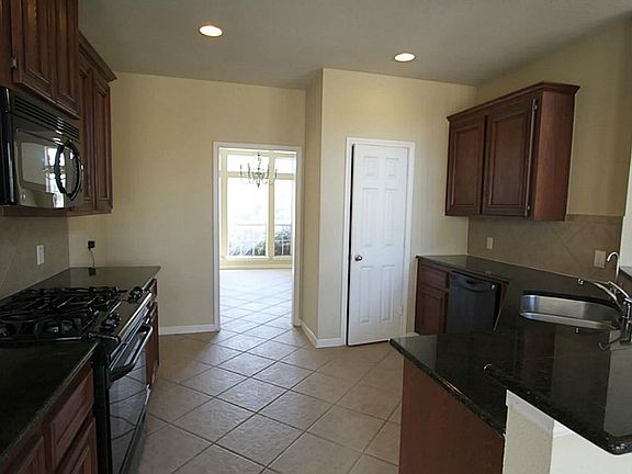 Granite kit. Counter top.