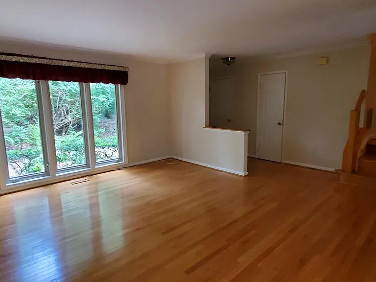 9691 Mason Bluff Ct — Photo 10
