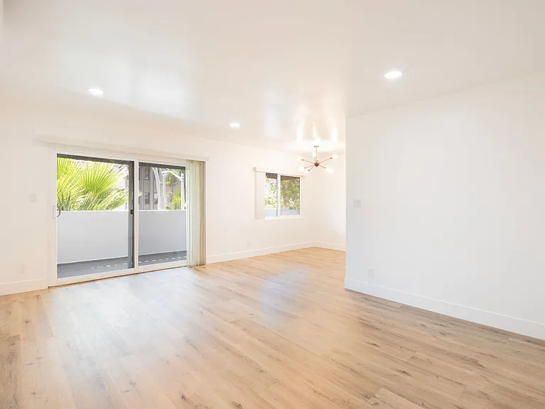 904 N Sierra Bonita Ave — Photo 29