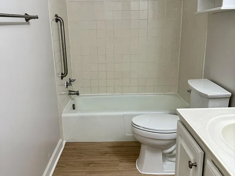 1520 Northgate Sq #11B — Photo 16