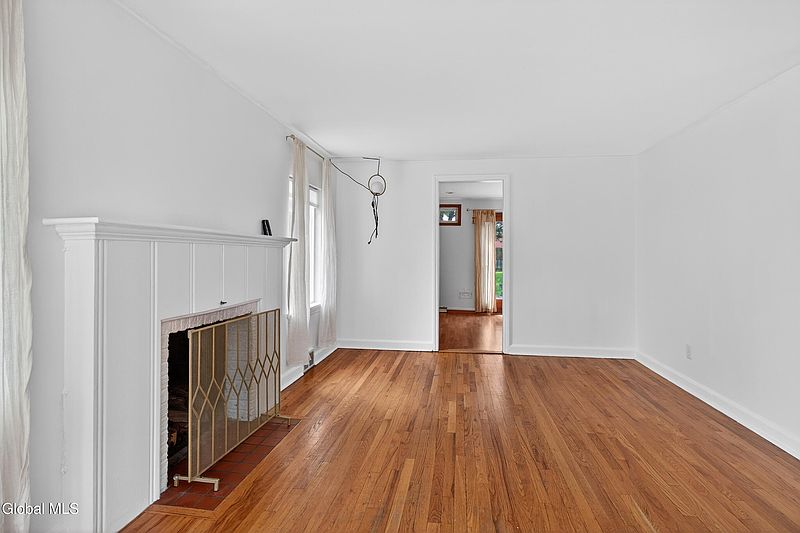 5th image of 153 Rosemont Street